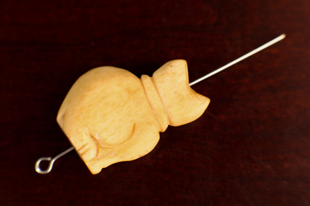 Carved Buffalo Bone Cat, 20x28mm, Hand Crafted Animal Figurine, Double Sided, Drilled Bead, Art Deco