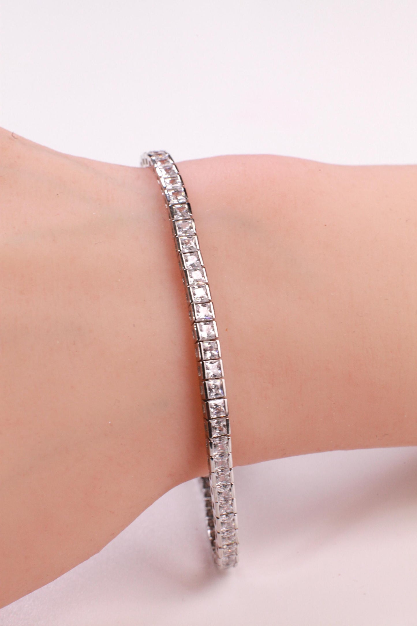 925 Sterling Silver CZ Diamond Princess cut Tennis Bracelet safety lock 7.5” 925 stamped . Elegant party evening wear bridal bracelet