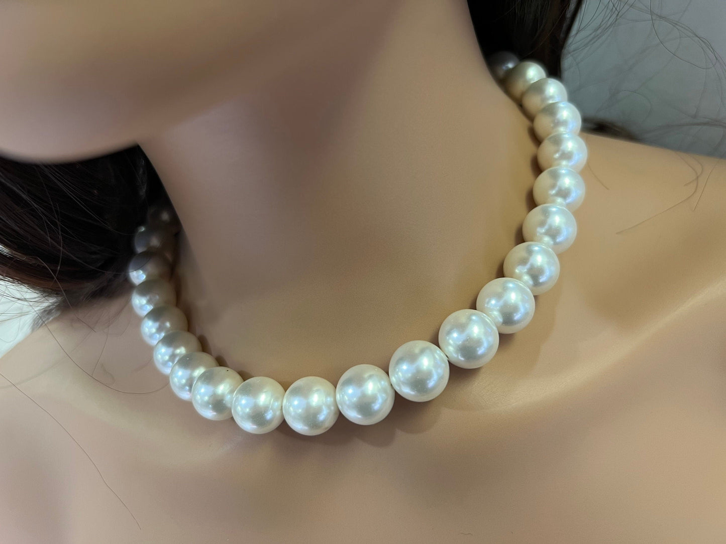 14mm large White South Seashell Pearl Round Statement Necklace with Strong CZ Magnetic Clasp, elegant Bridesmaids wedding evening wear gift