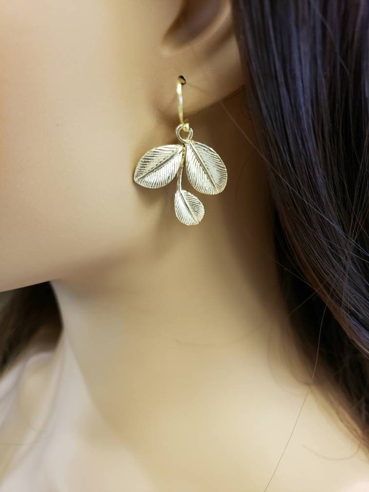 18k Gold Vermeil Bali Brush Gold Leaf Handmade Earring and pendant south seashell pearl necklace set, mag ball clasp . Gold gift