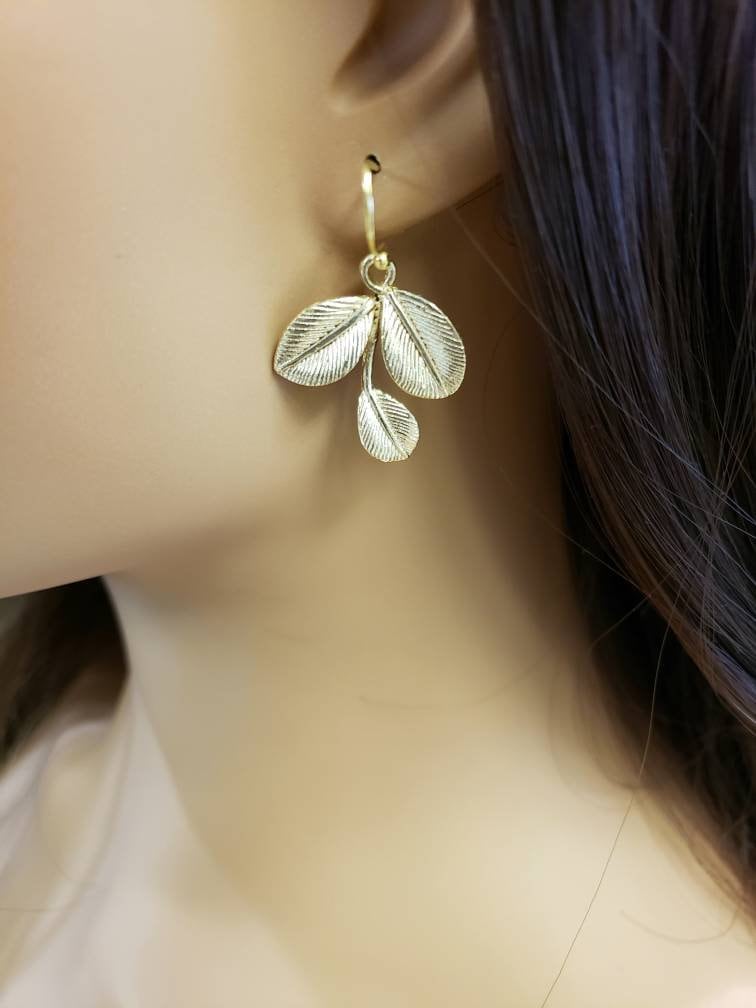 18k Gold Vermeil Bali Brush Gold Leaf Handmade Earring and pendant south seashell pearl necklace set, mag ball clasp . Gold gift