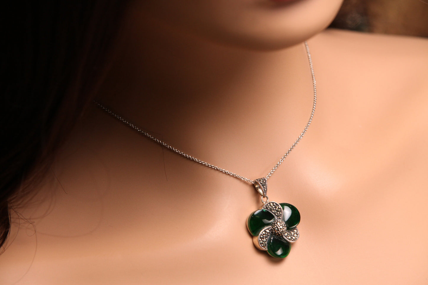 Marcasite 925 Sterling Silver 25mm Green Onyx Heart Pendant Necklace with Rhodium Non Tarnish Sterling Silver Cable Chain Vintage Antique