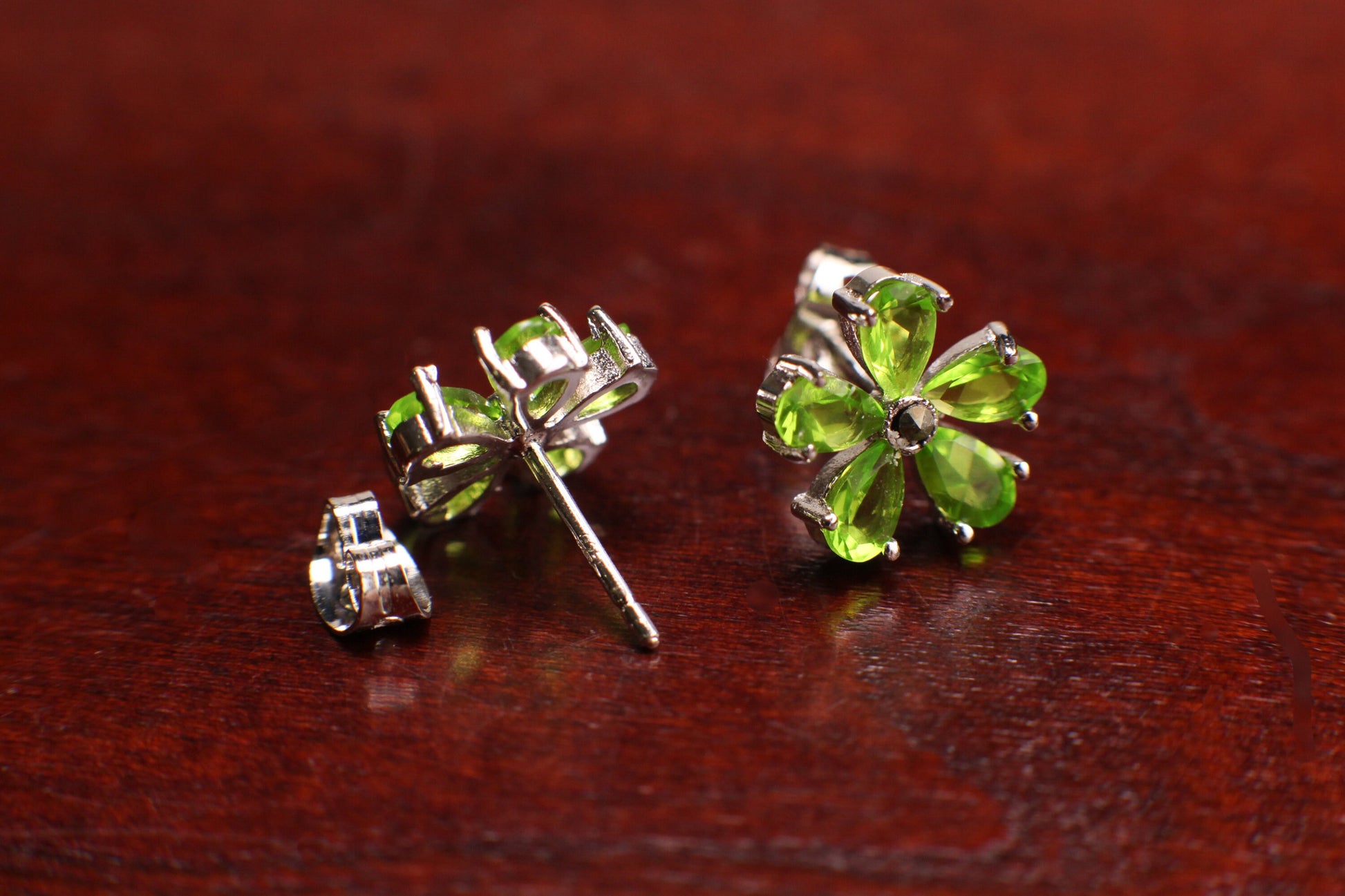 Genuine Peridot Daisy Flower 11mm Post Earrings in 925 Sterling Silver, precious Gift for her, 925 Stamped