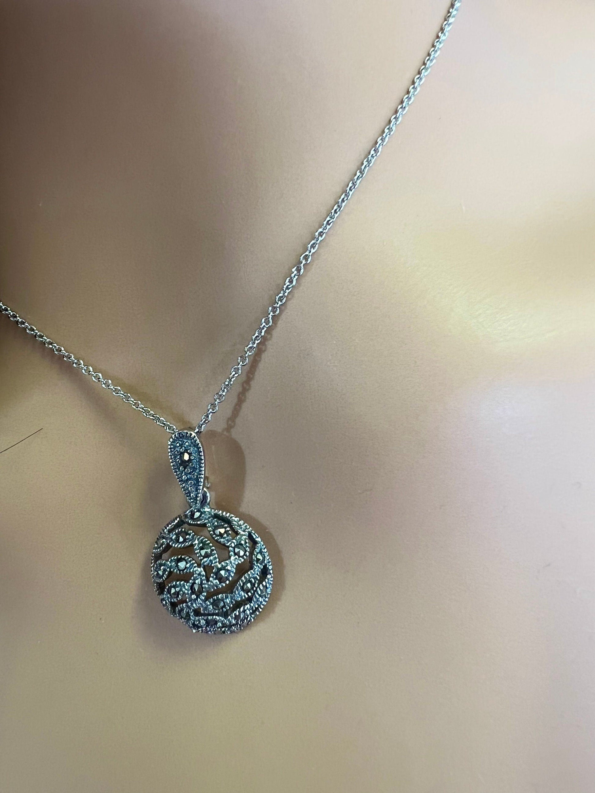 Marcasite 925 Sterling Silver 15mm circle Pendant Necklace with Rhodium Non Tarnish Sterling Silver Cable Chain Vintage antique 925 Stamped