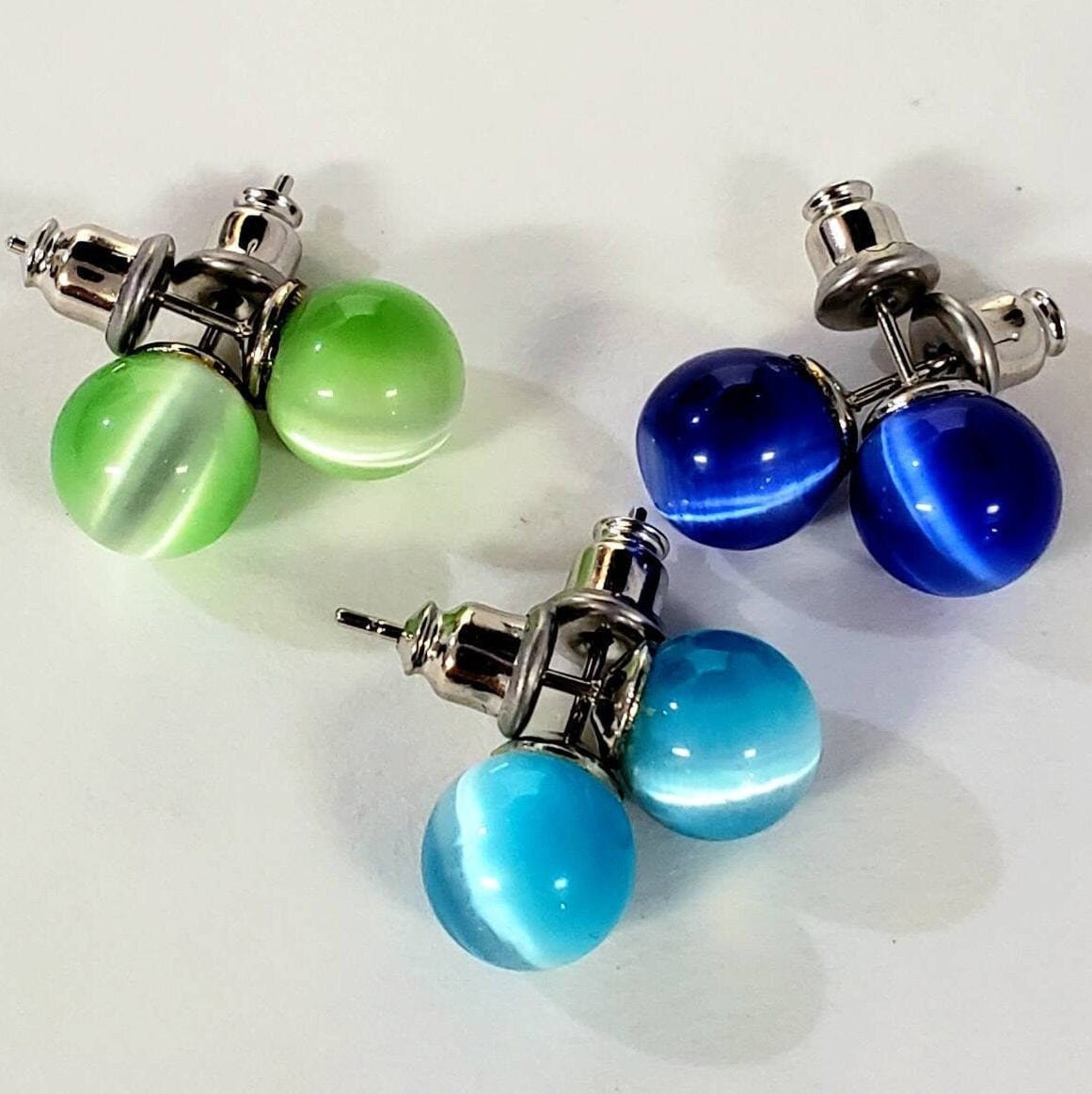 Cat&#39;s eye stud earring post 8mm round , earring gift royal blue , green. Aqua blue. 1 pair