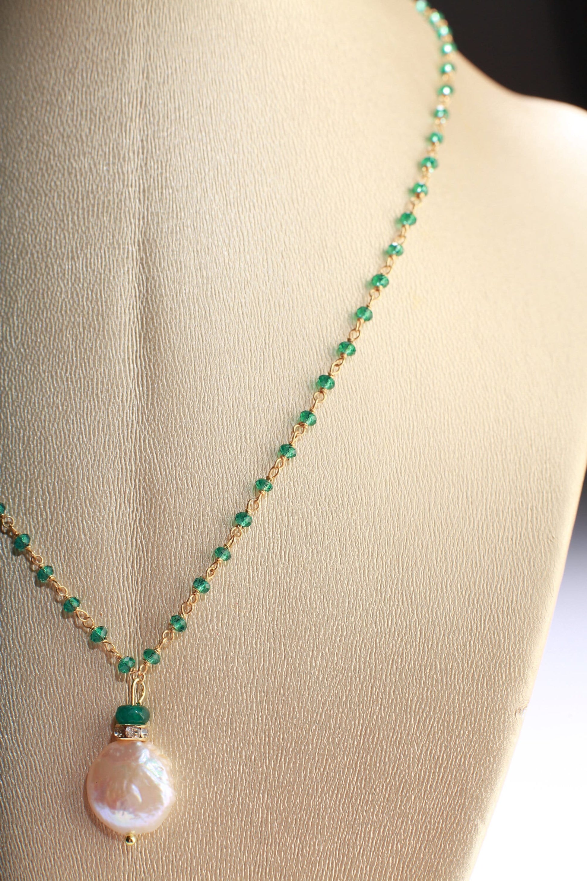 Green quartz Beaded Chain with Genuine Freshwater Coin Pearl Centerpiece Rhinestones Focal bead 16&quot; gold Necklace