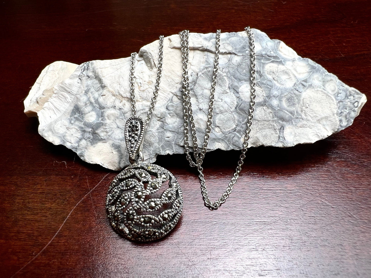 Marcasite 925 Sterling Silver 15mm circle Pendant Necklace with Rhodium Non Tarnish Sterling Silver Cable Chain Vintage antique 925 Stamped