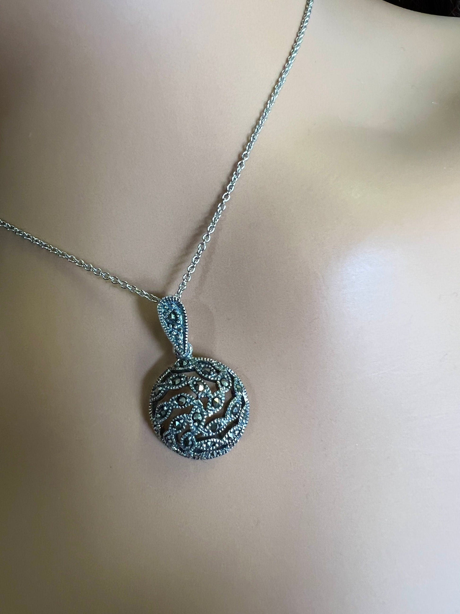 Marcasite 925 Sterling Silver 15mm circle Pendant Necklace with Rhodium Non Tarnish Sterling Silver Cable Chain Vintage antique 925 Stamped