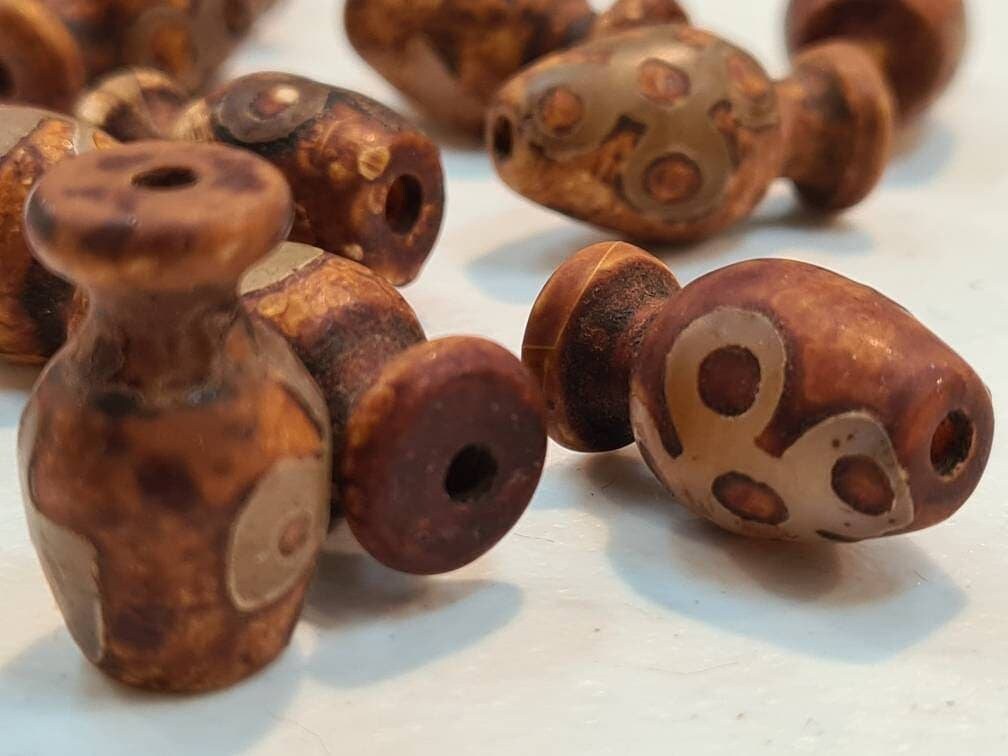 Natural Tibetan agate unpolished, 10x20mm Evil eye beads. Flower vase pot shaped vintage focal hand painted agate beads