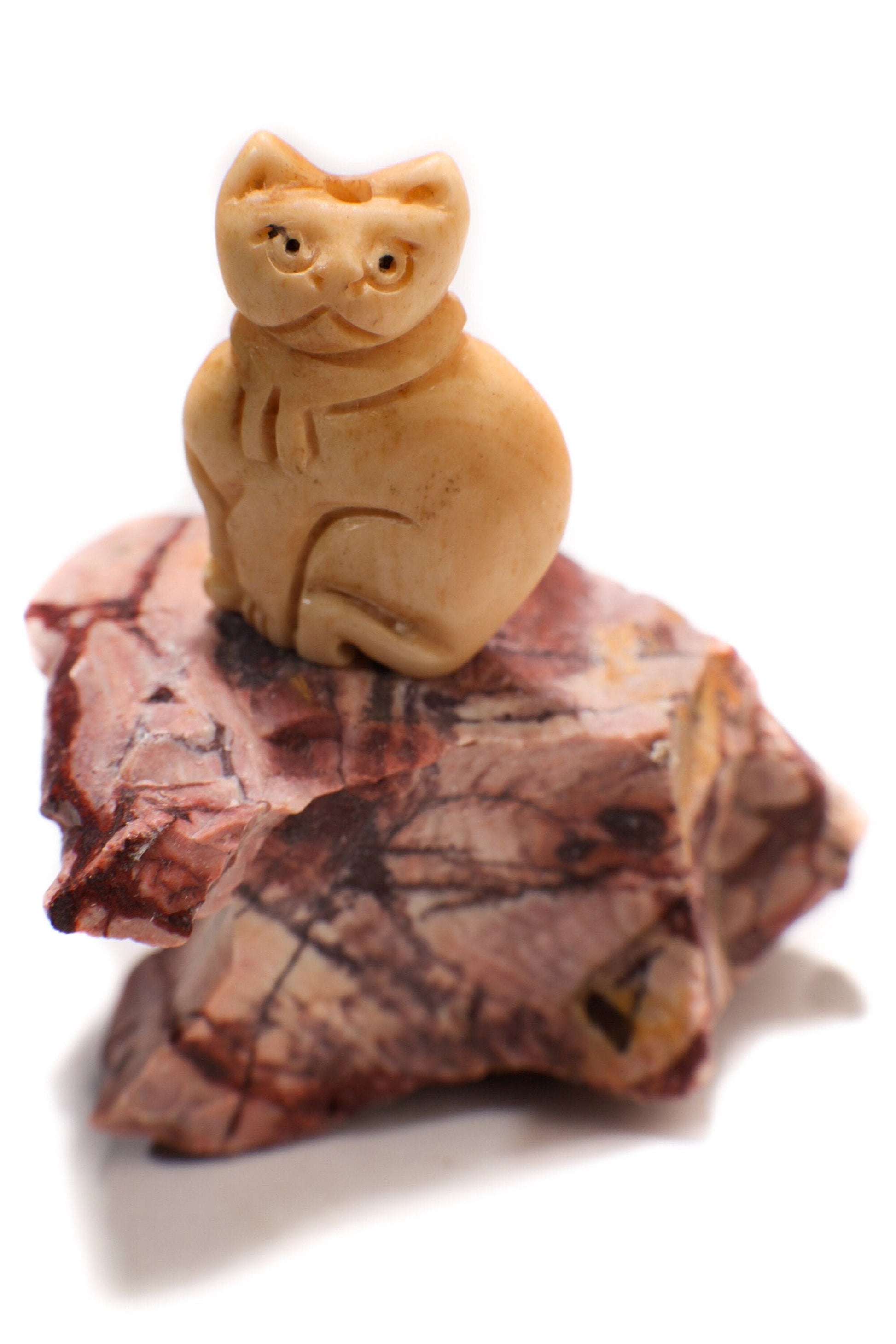 Carved Buffalo Bone Cat, 20x28mm, Hand Crafted Animal Figurine, Double Sided, Drilled Bead, Art Deco