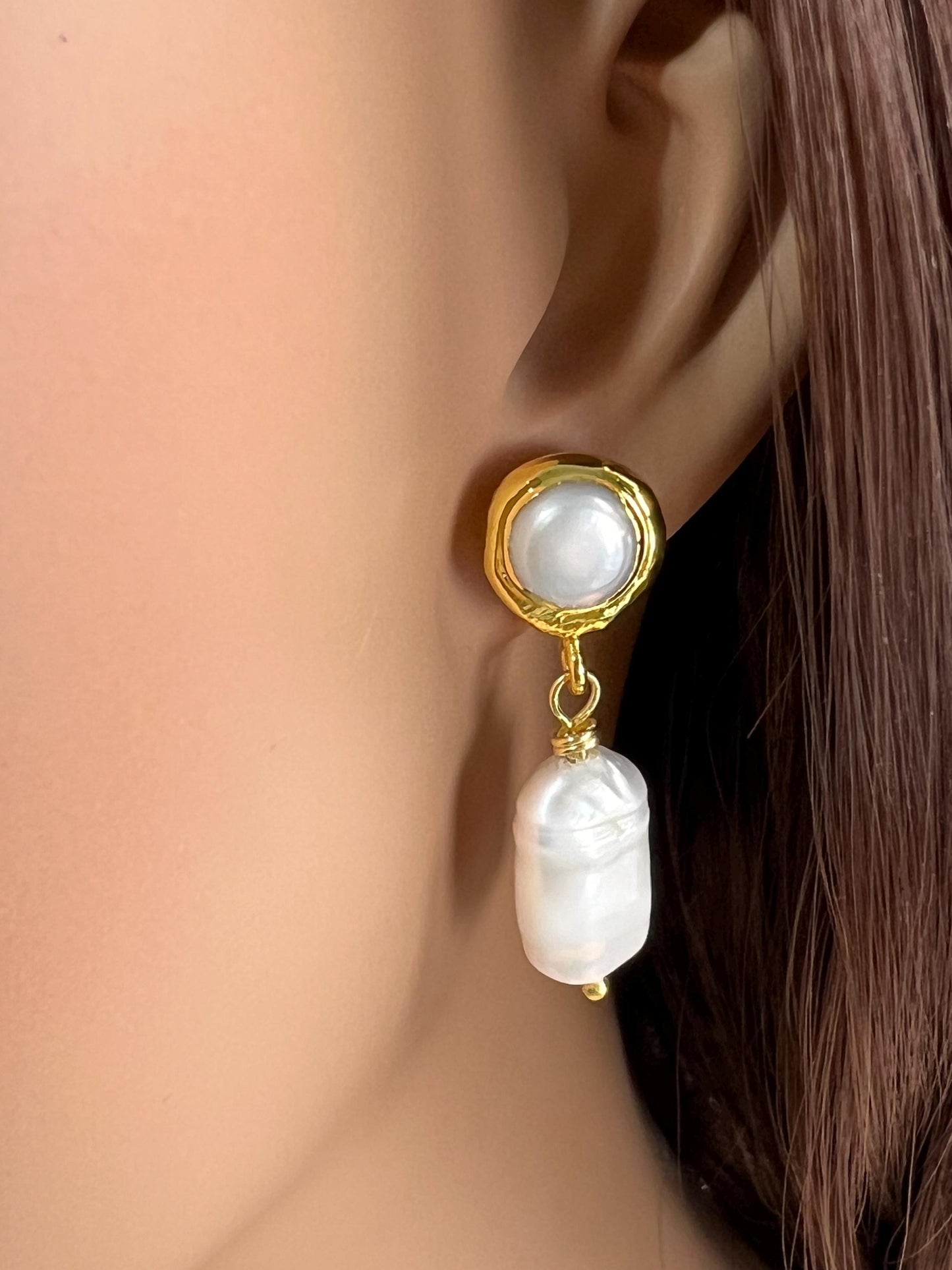Natural Freshwater Biwa pearl dangling with freshwater Pearl Gold bezel stud earrings.
