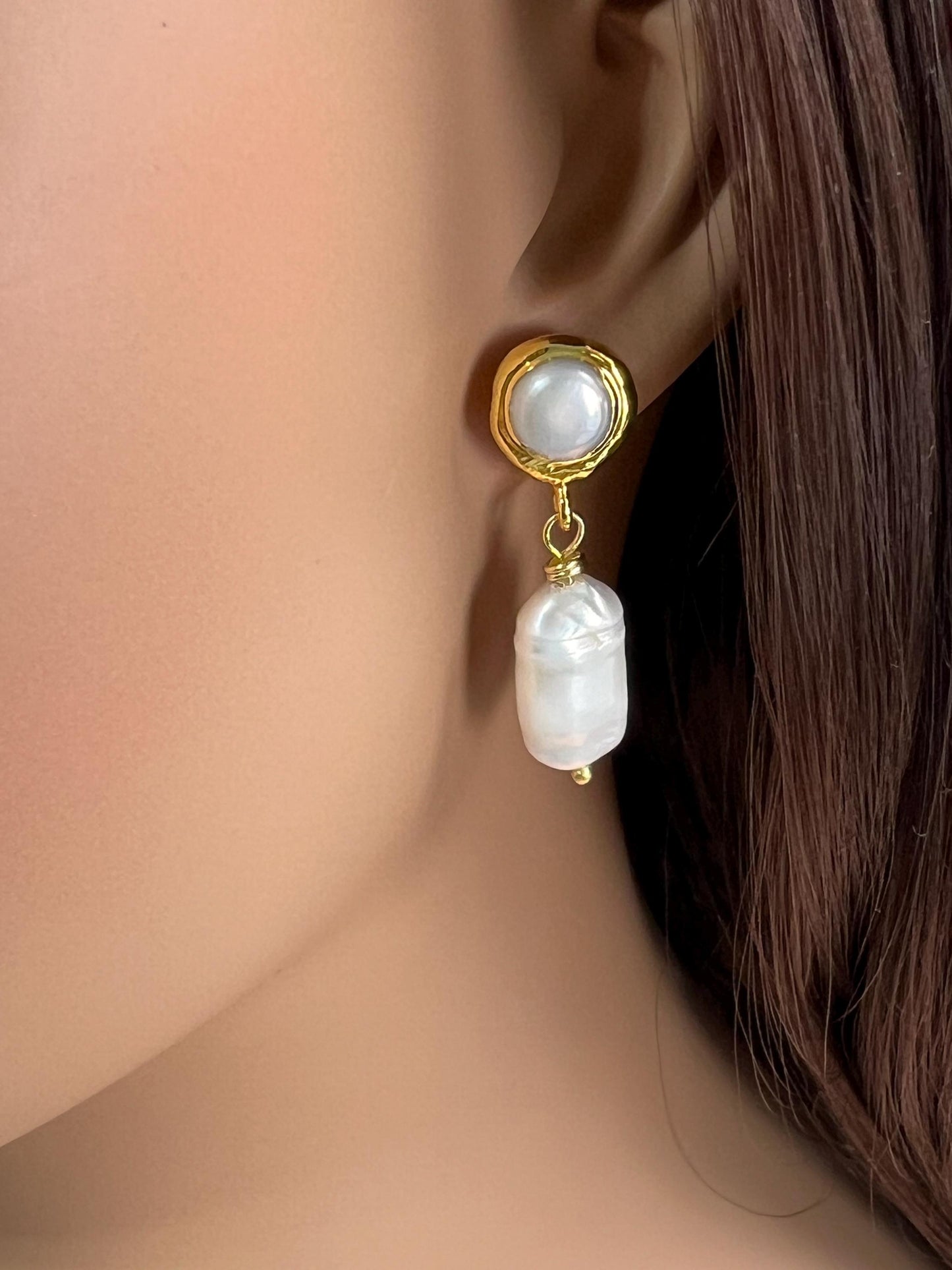 Natural Freshwater Biwa stick pearl dangling with freshwater Pearl Gold bezel stud earrings.