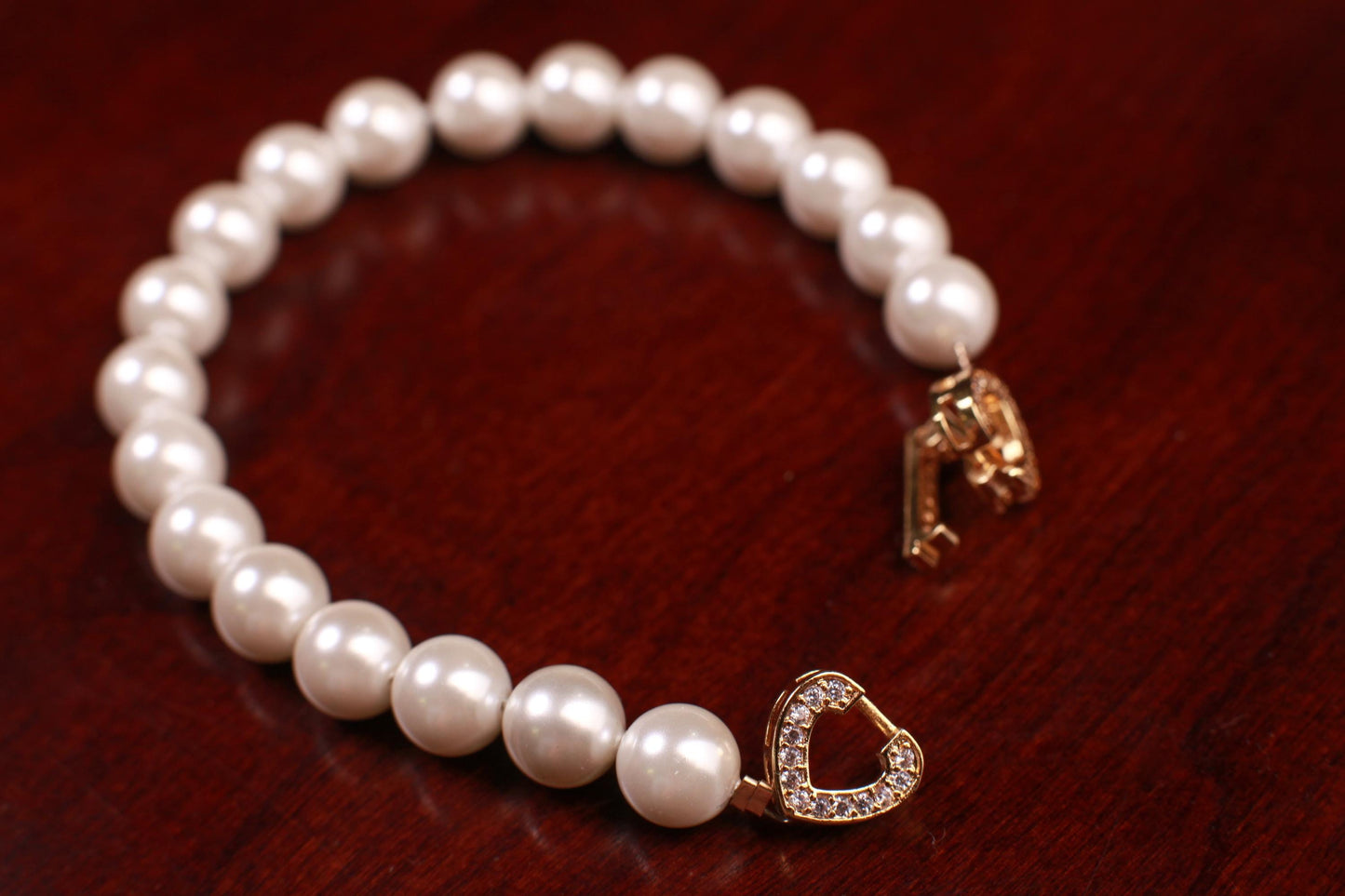 White South Sea Shell Pearl 8mm Bracelet in Fancy Heart CZ Diamond Gold Vermeil Foldable Clasp