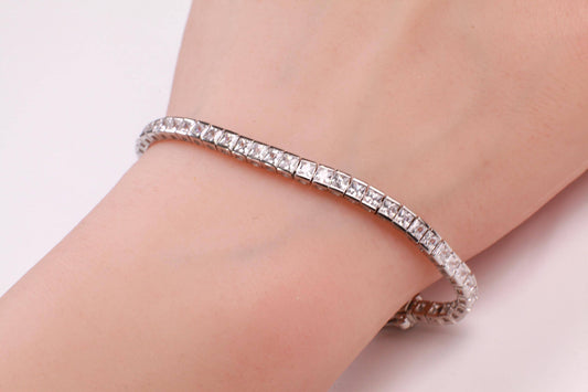 925 Sterling Silver CZ Diamond Princess cut Tennis Bracelet safety lock 7.5” 925 stamped . Elegant party evening wear bridal bracelet