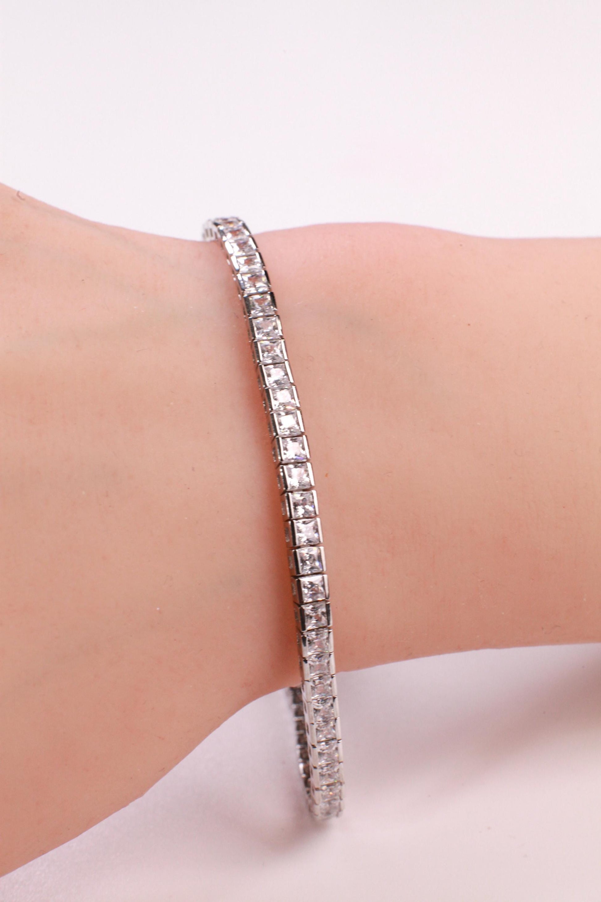 925 Sterling Silver CZ Diamond Princess cut Tennis Bracelet safety lock 7.5” 925 stamped . Elegant party evening wear bridal bracelet