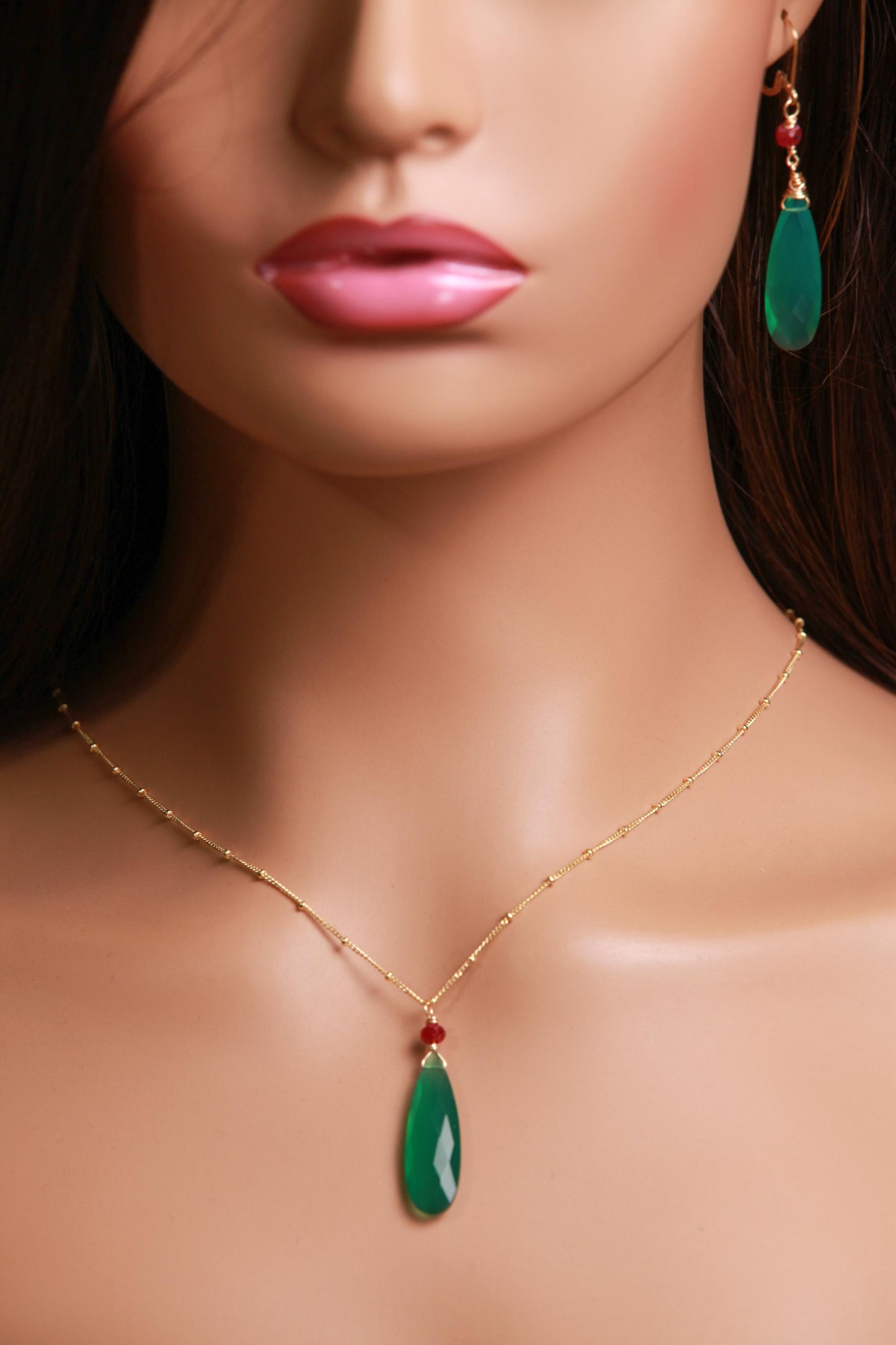 Genuine Green Onyx Faceted Long Pear Drop, genuine Ruby accent 14k Gold Vermeil Satellite Howl Necklace