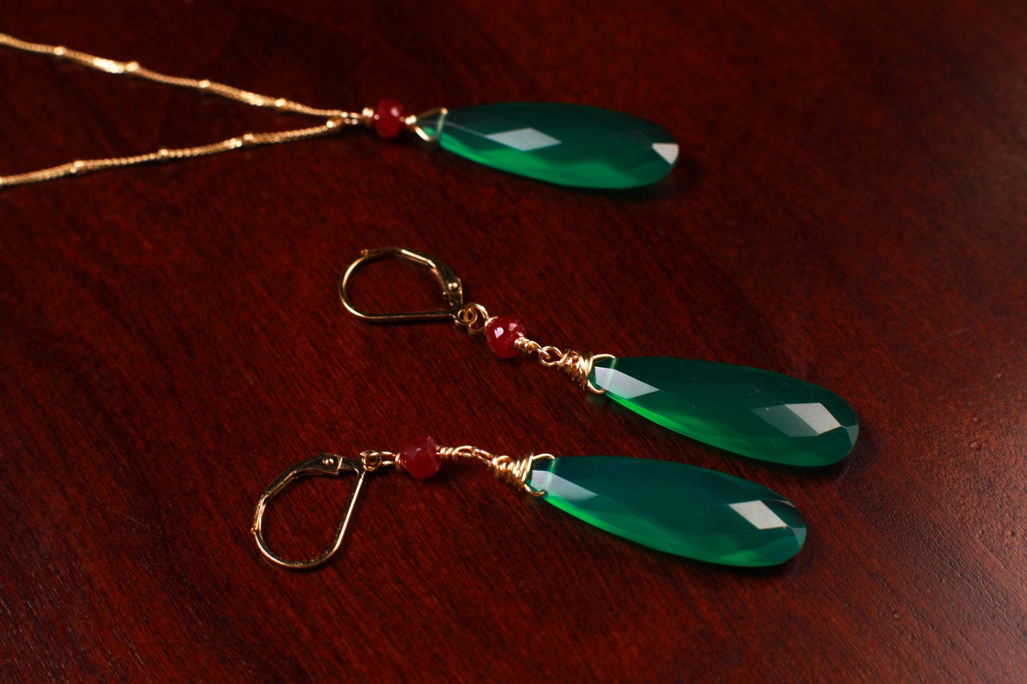 Genuine Green Onyx Faceted Long Pear Drop, genuine Ruby accent 14k Gold Vermeil Satellite Howl Necklace