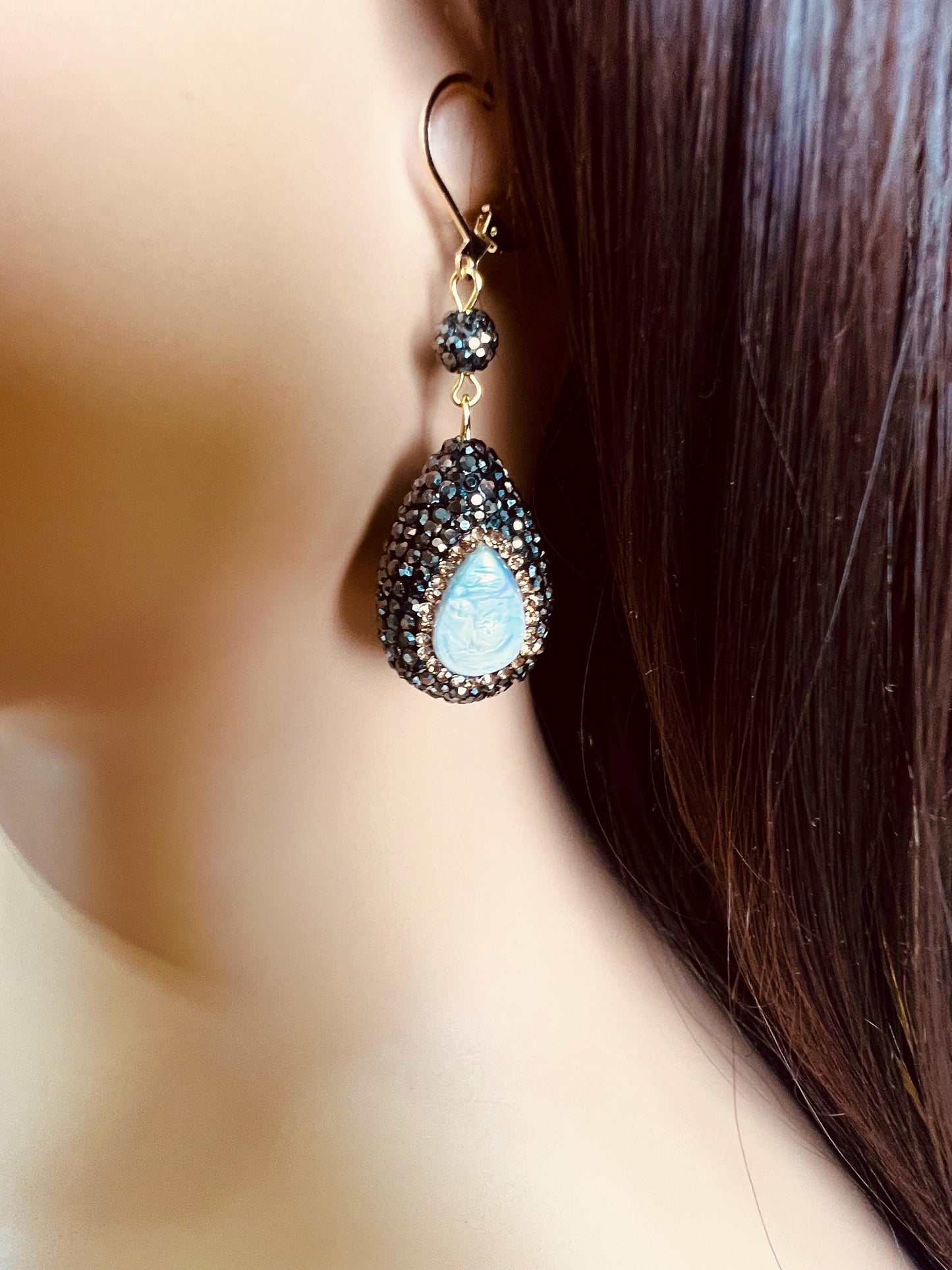 Freshwater coin pearl setting Pave crystal Puff oval drop 20x29mm dangling gold earring. Large and light wt beautiful earrings