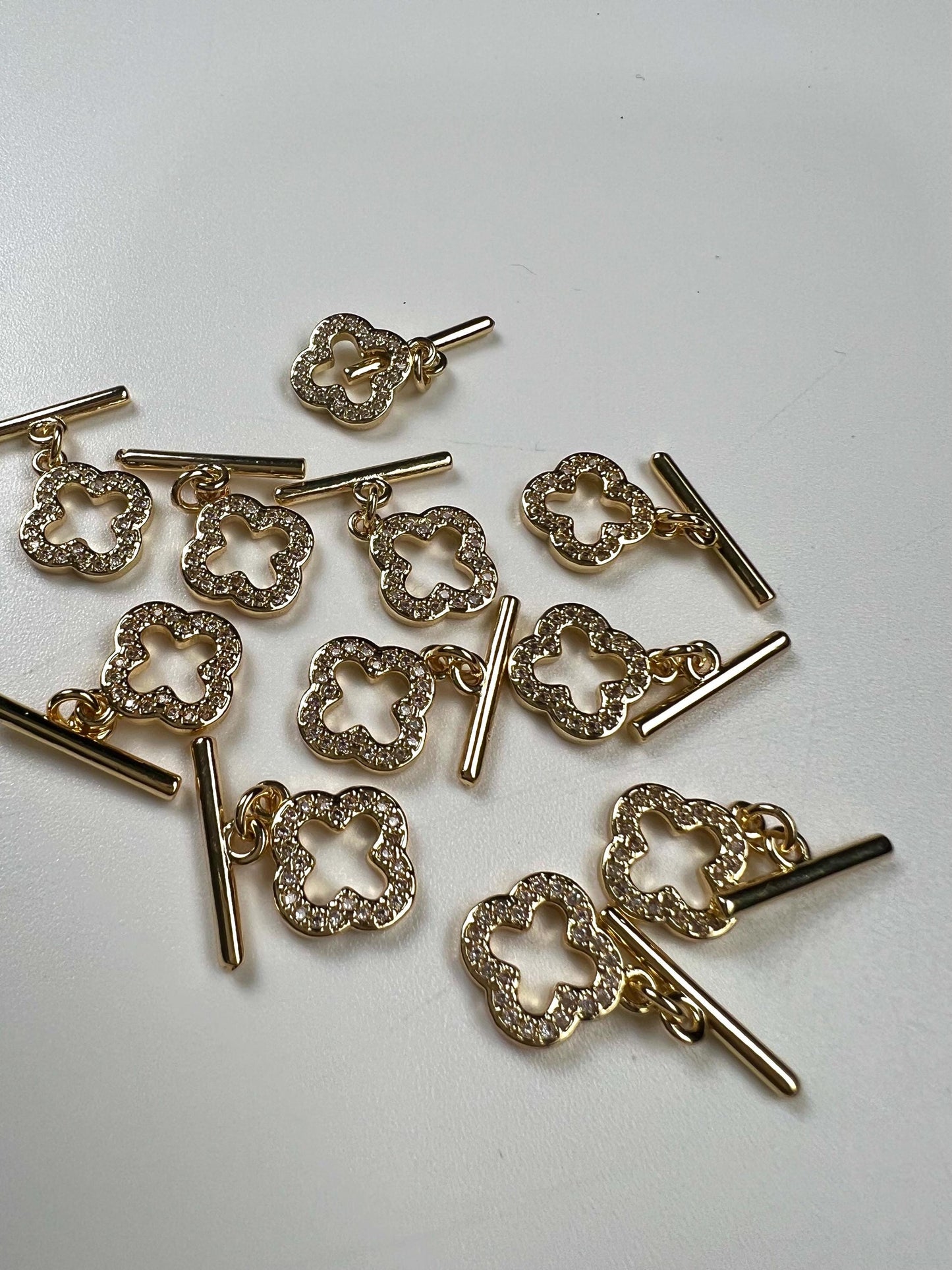 18k gold vermeil cubic zirconia CZ diamonds setting Fancy flower toggle clasp elegant jewelry making clasp