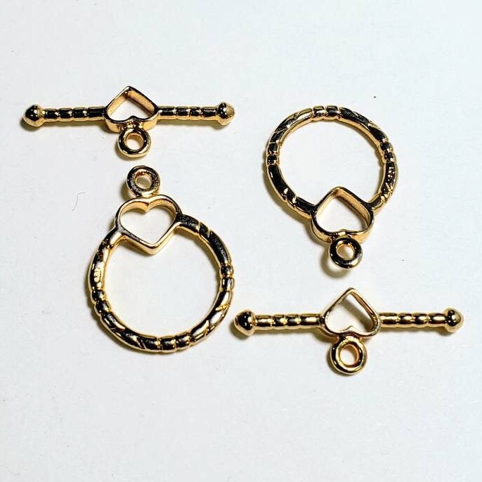 18k gold vermeil 14X19mm circle heart toggle clasp. 1 set, 18k gold over 925 Sterling Silver.